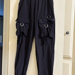 ALO Yoga City Wise Cargo Pants in Black